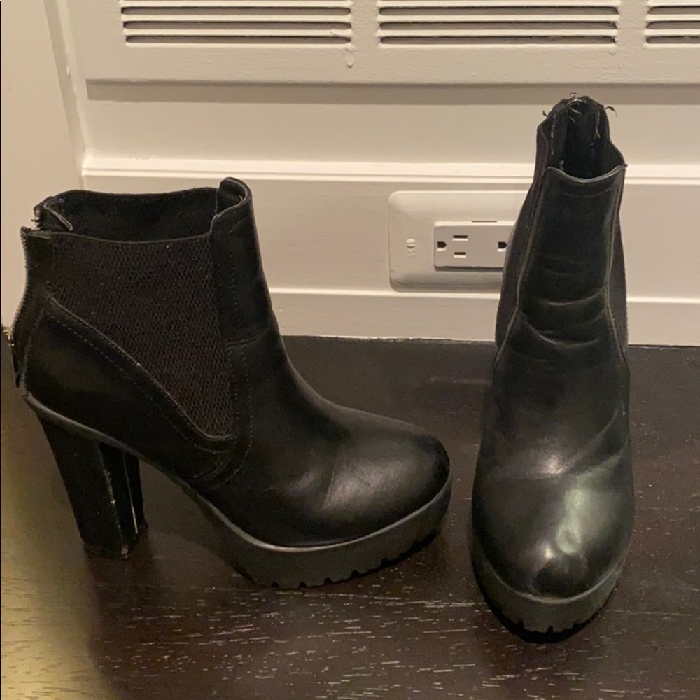 Steve Madden black boots